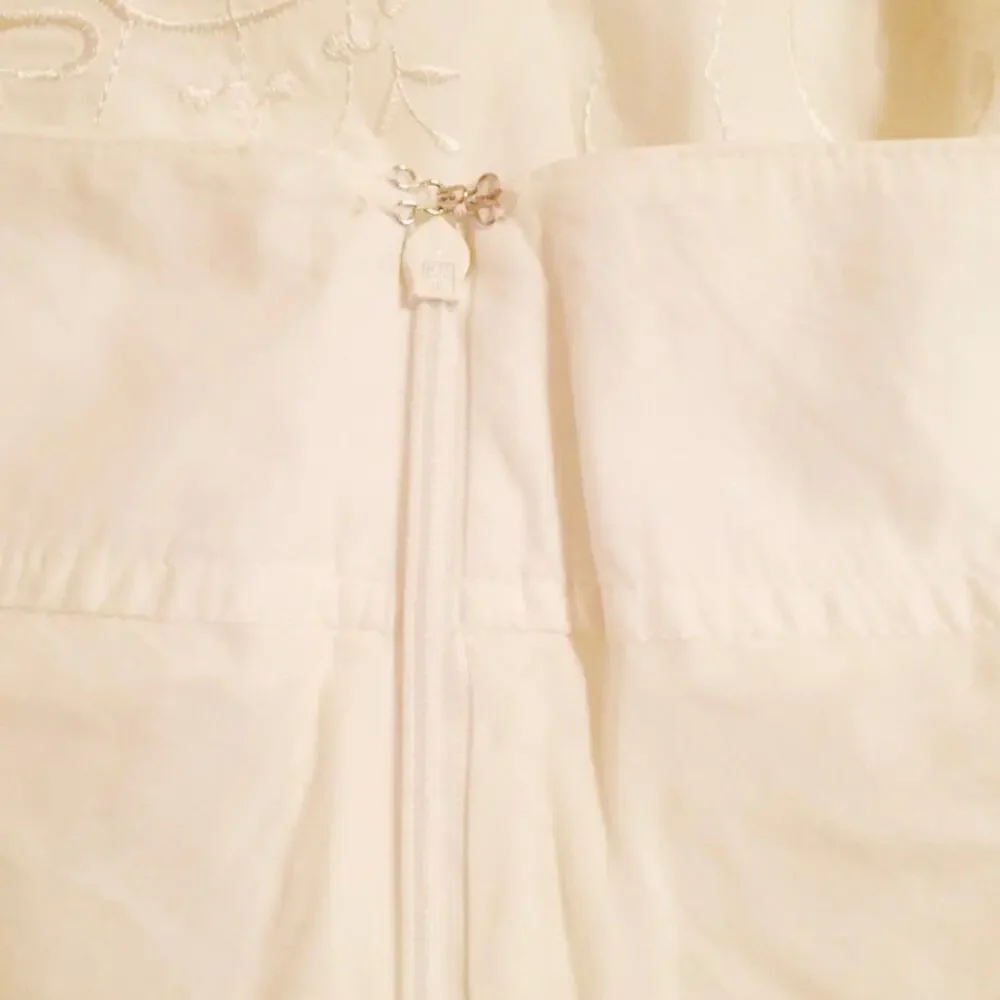 Express cream eyelet skirt sz 8